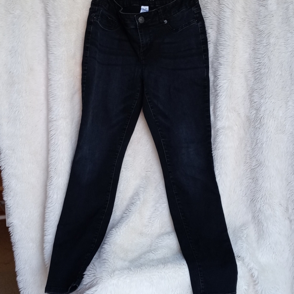 Maurices M Short Black Jeans Size M - Picture 1 of 4